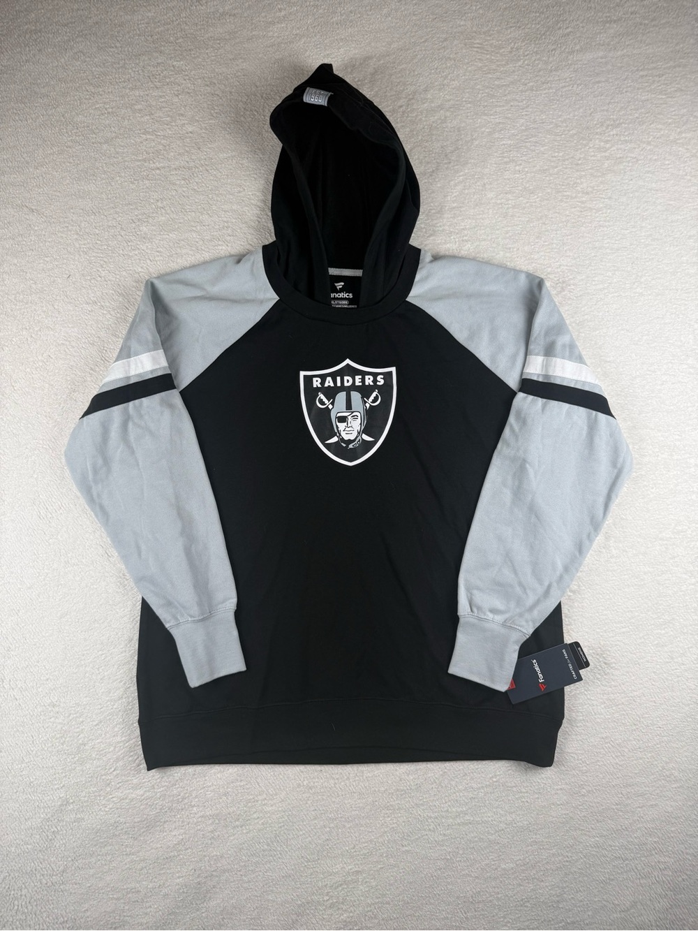 NWT Las Vegas Raiders Fanatics Women’s 2XL Black And Silver Hoodie Sweatshirt